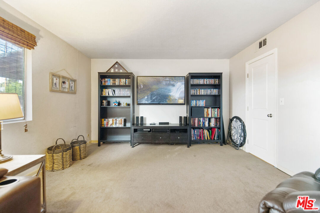 3933 Nieto Pl