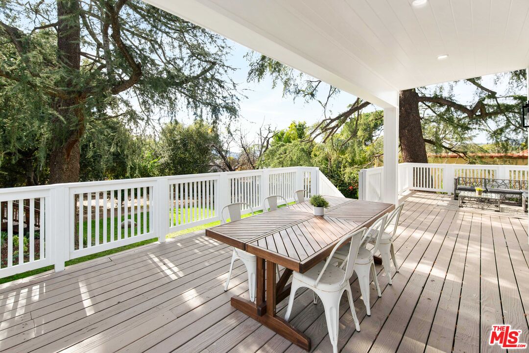 104 W Loma Alta Dr
