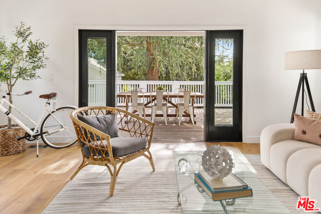 104 W Loma Alta Dr