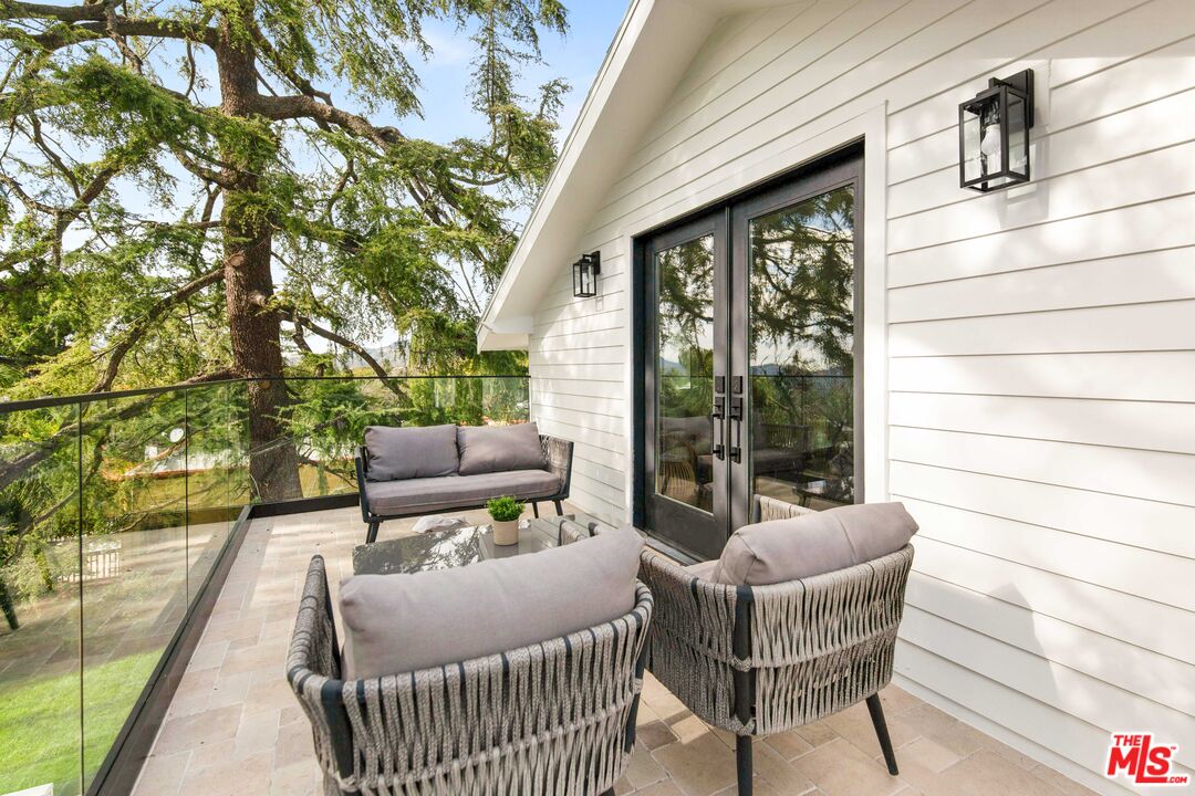104 W Loma Alta Dr