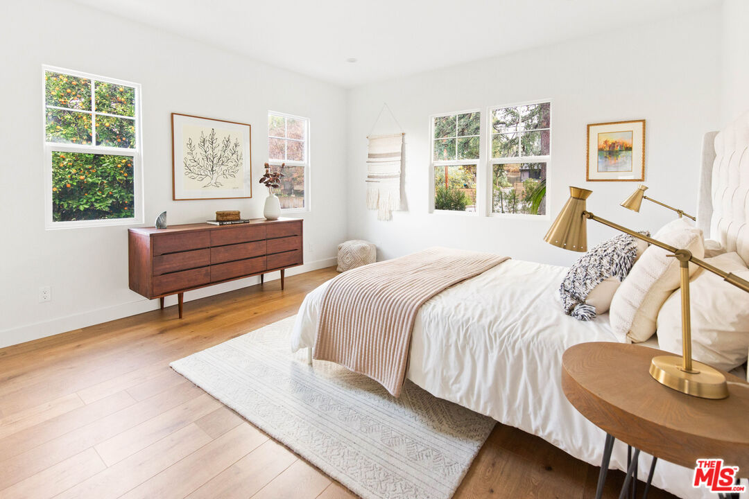 104 W Loma Alta Dr