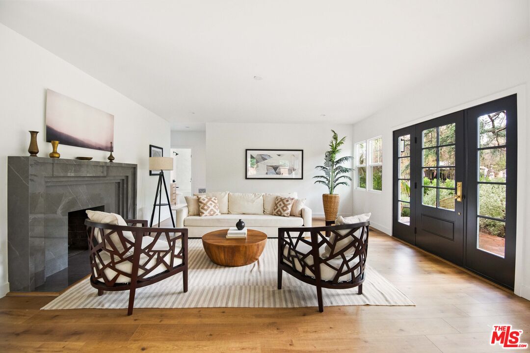 104 W Loma Alta Dr