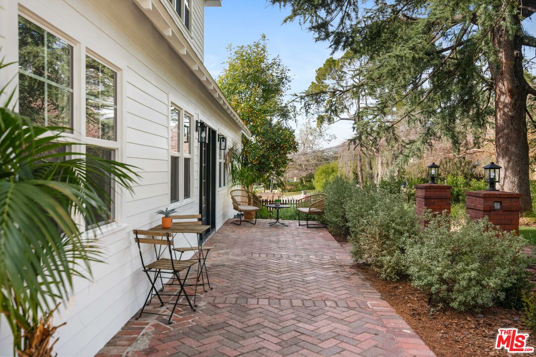 104 W Loma Alta Dr
