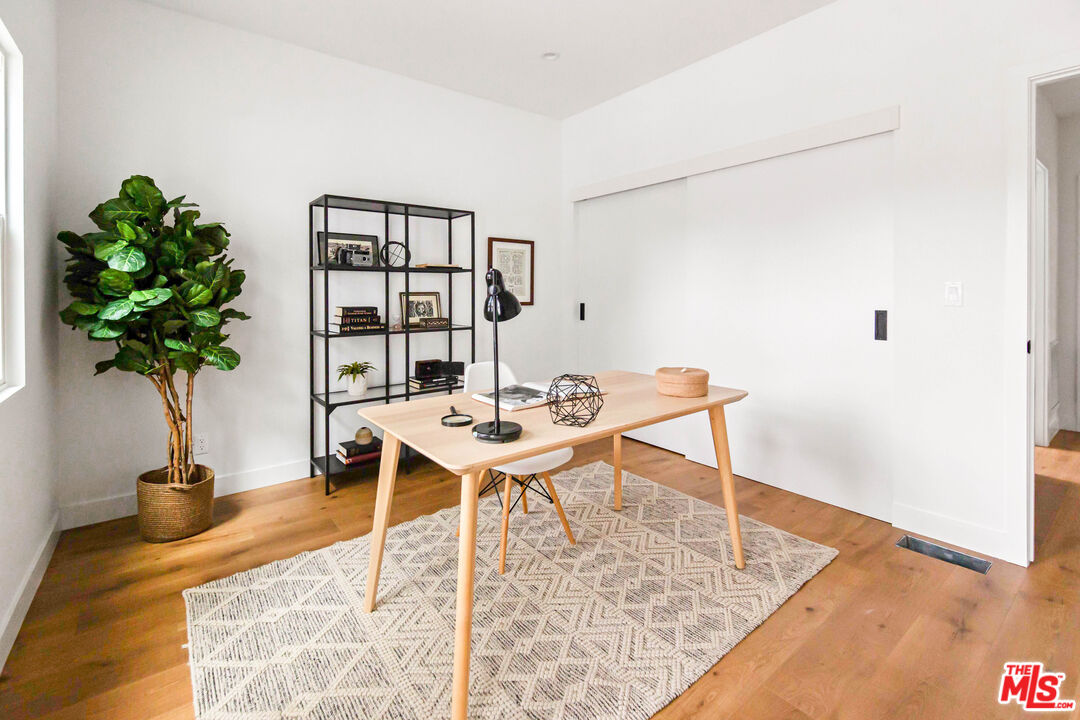 104 W Loma Alta Dr