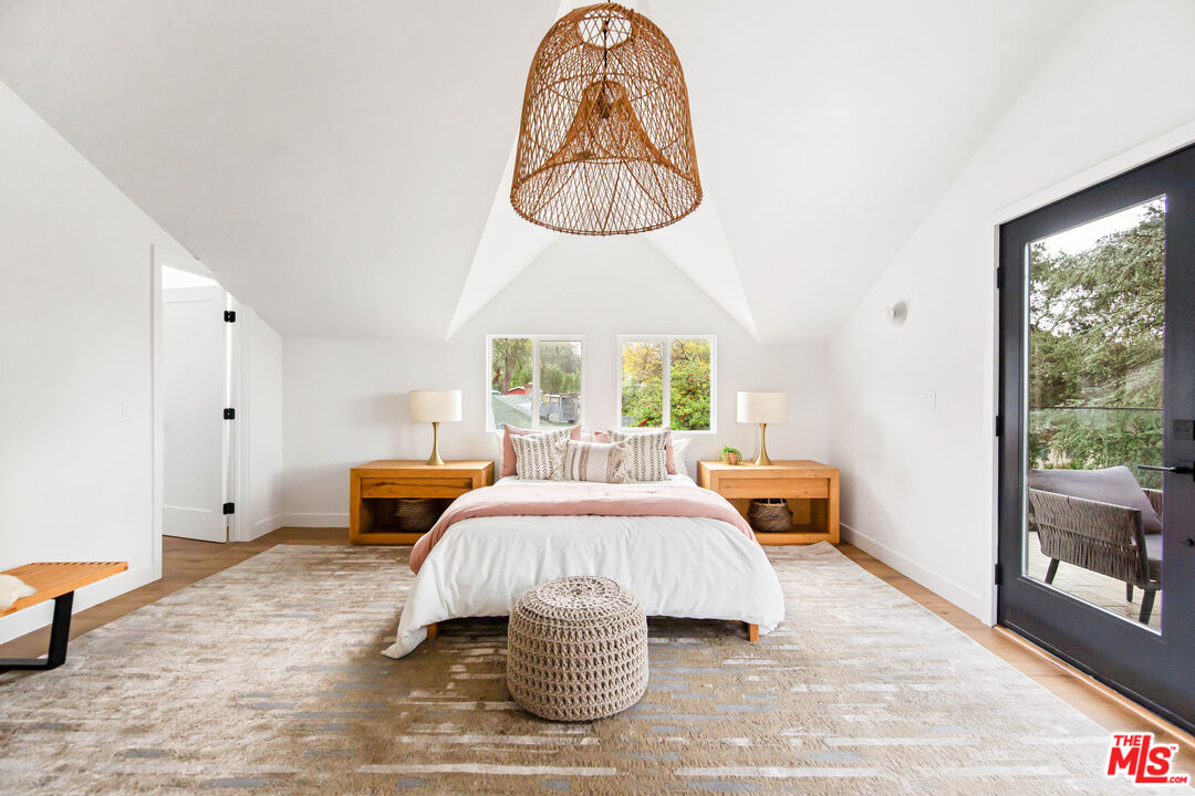 104 W Loma Alta Dr