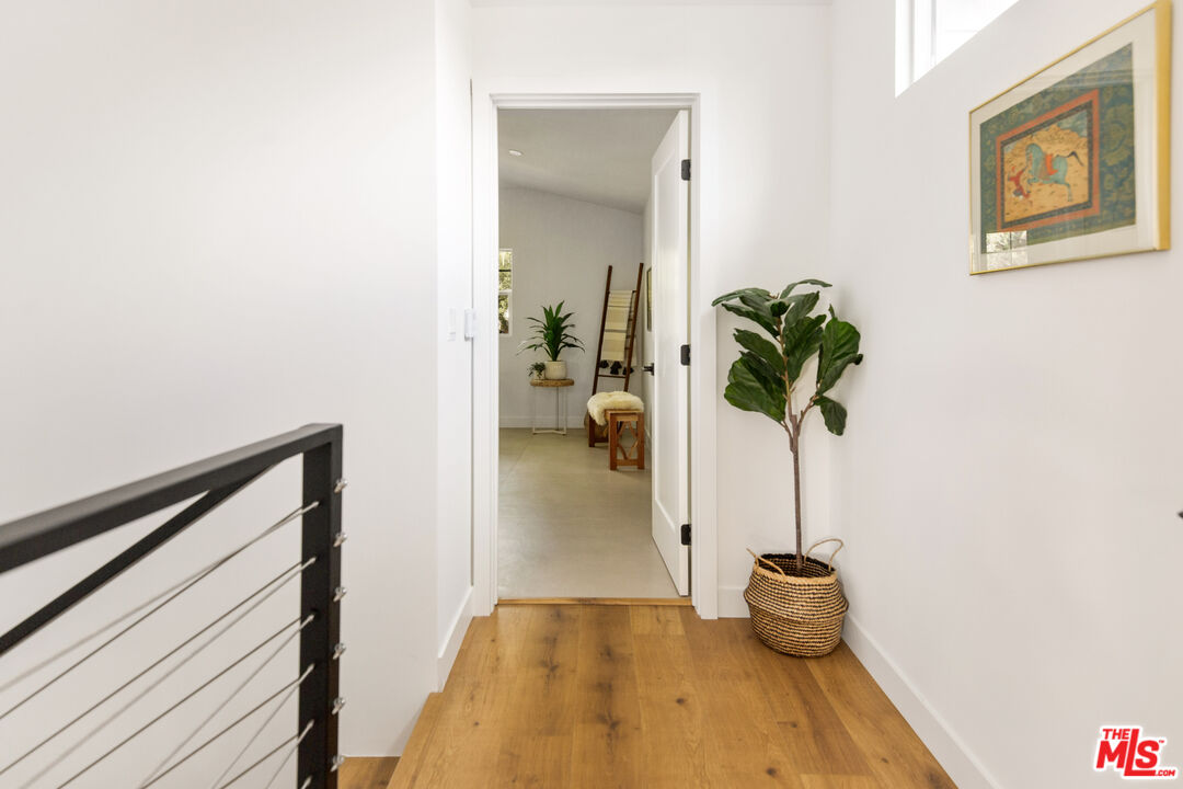 104 W Loma Alta Dr