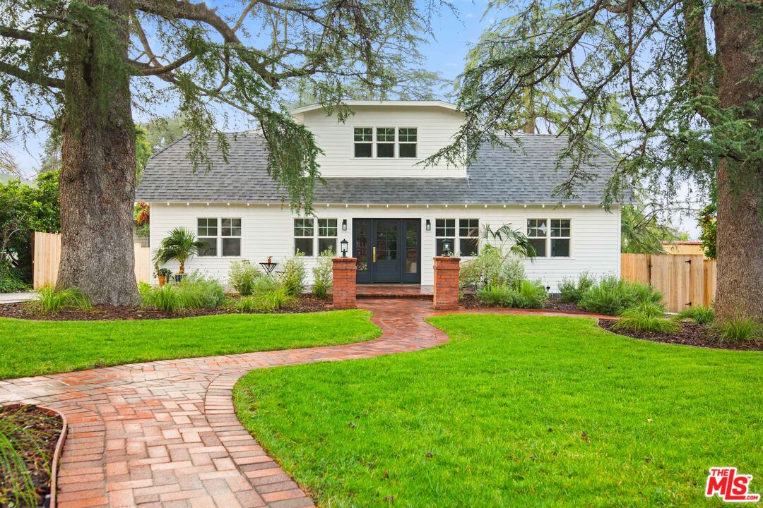 104 W Loma Alta Dr