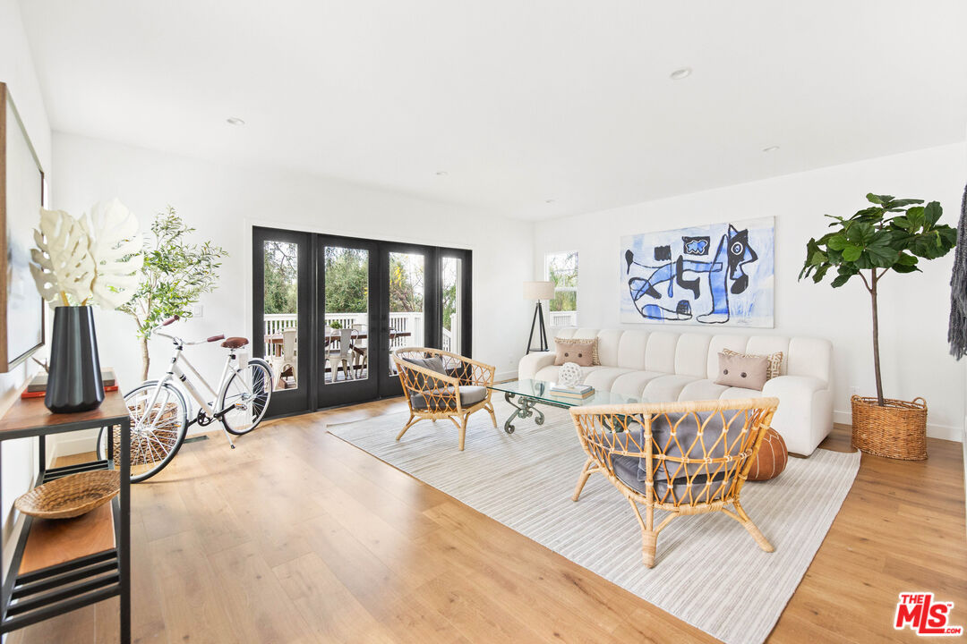 104 W Loma Alta Dr
