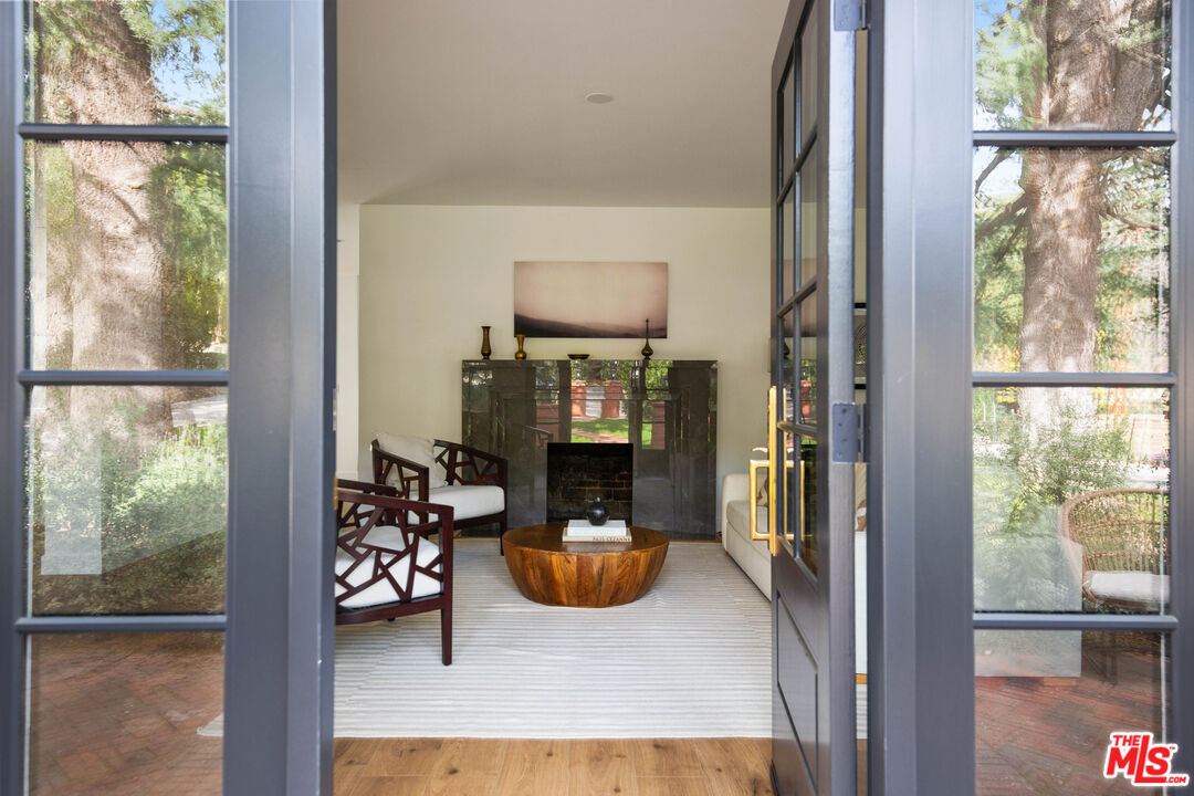104 W Loma Alta Dr