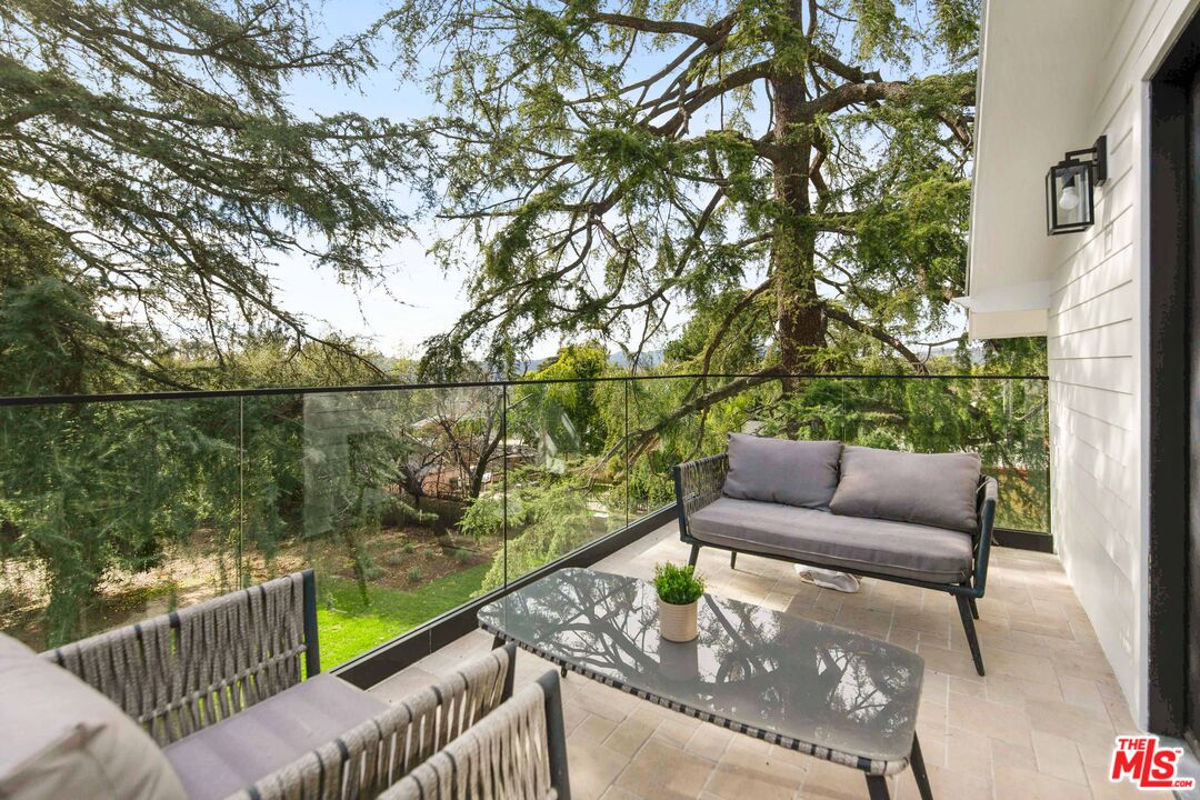 104 W Loma Alta Dr