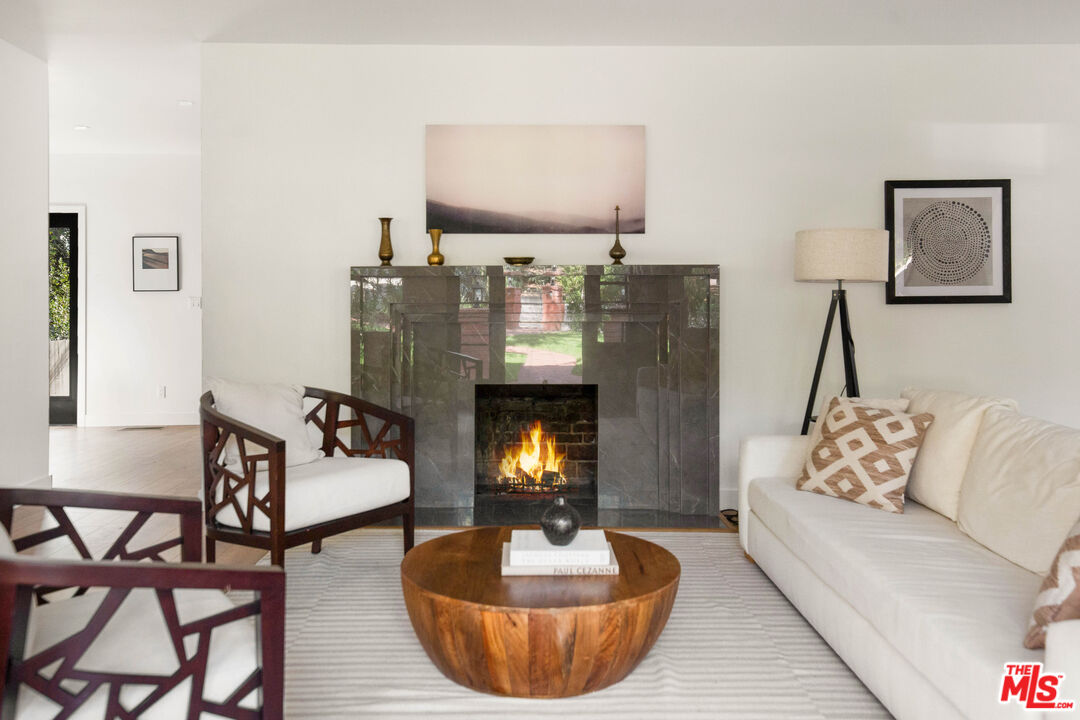 104 W Loma Alta Dr