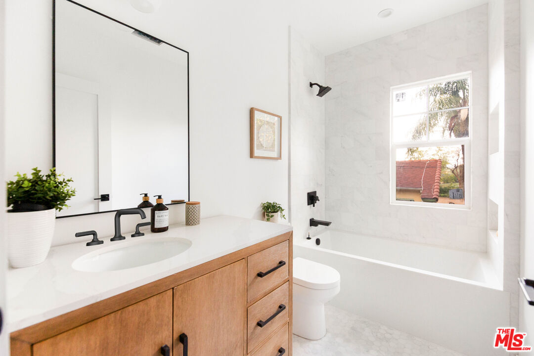 104 W Loma Alta Dr