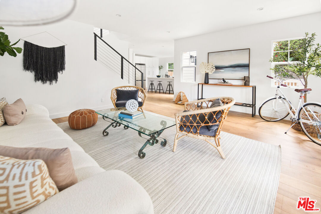 104 W Loma Alta Dr
