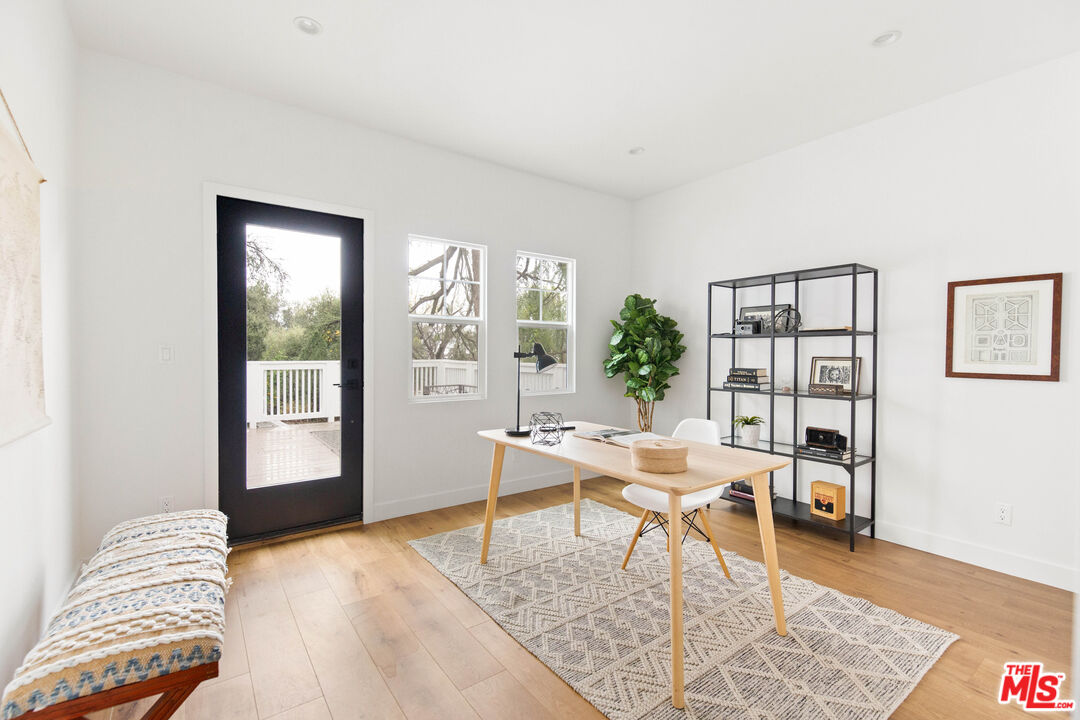 104 W Loma Alta Dr