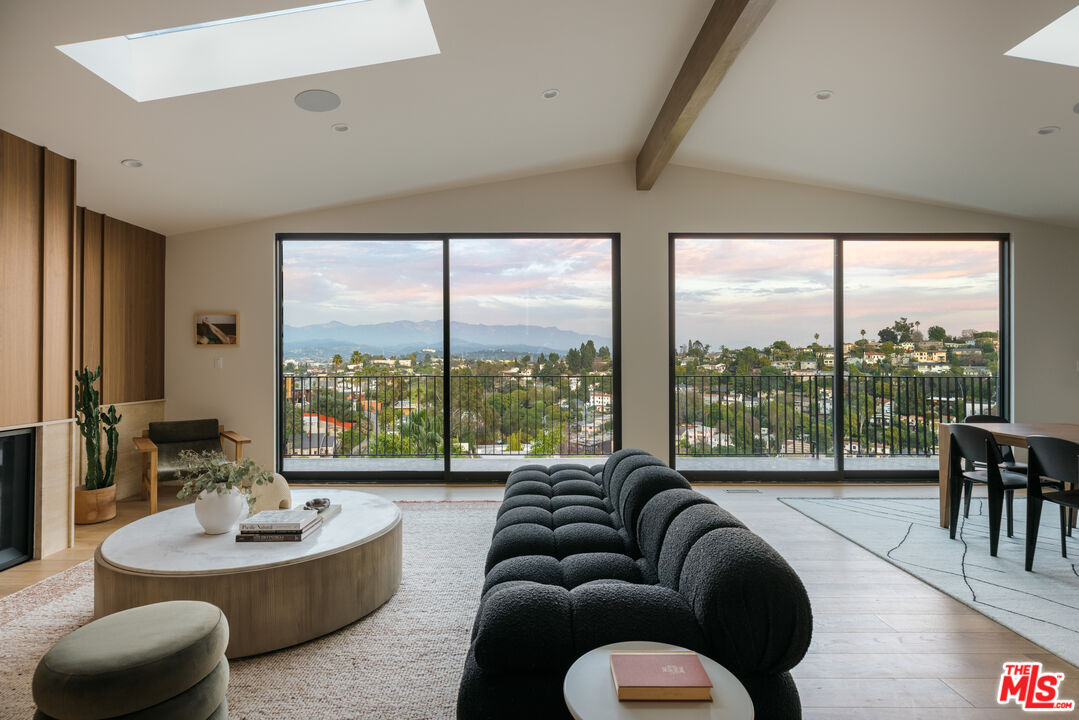2380 Lyric Ave