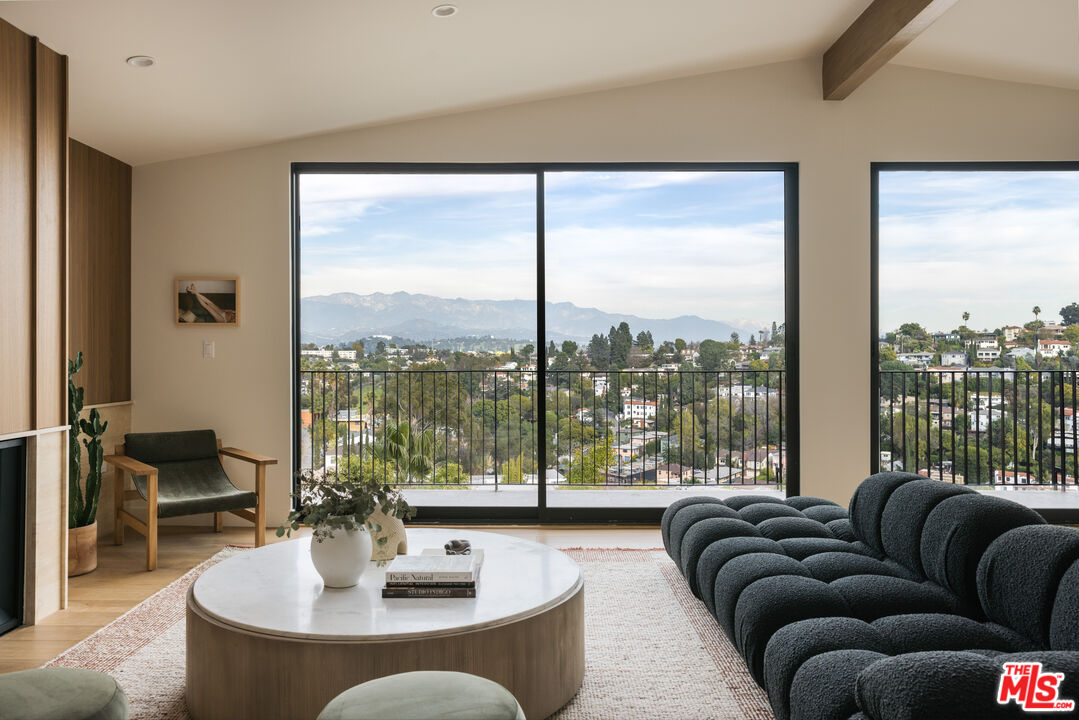 2380 Lyric Ave