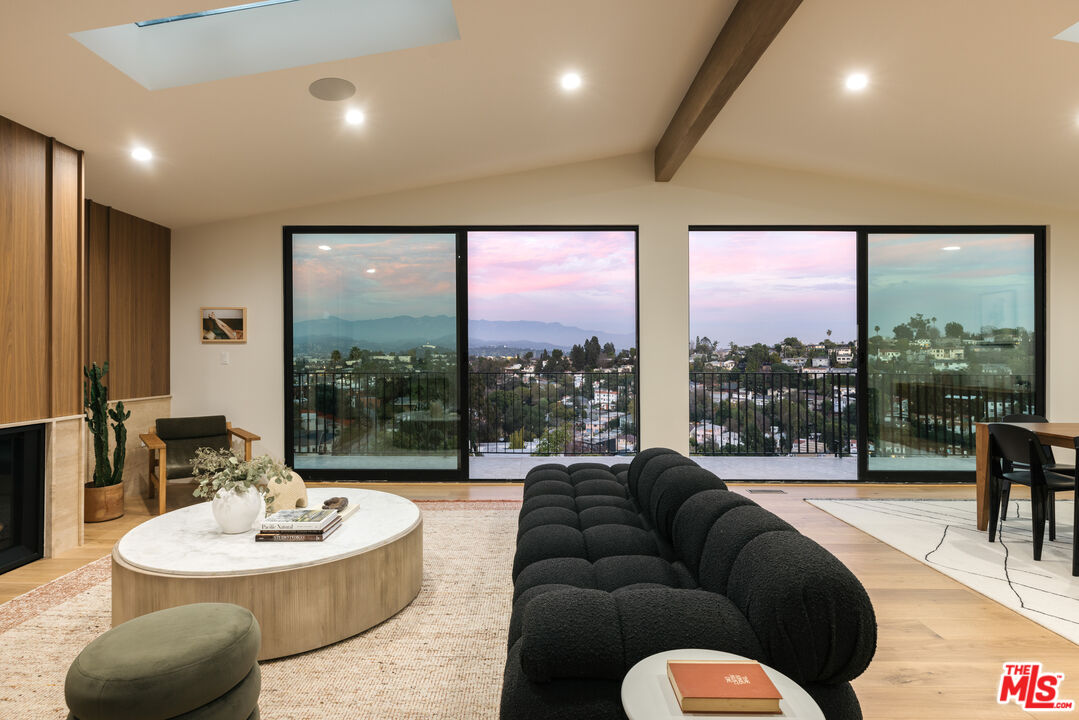2380 Lyric Ave