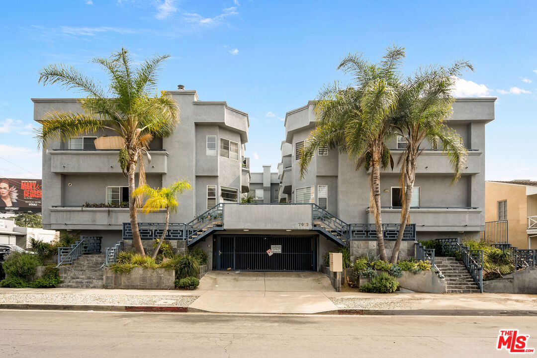 7912 Blackburn Ave Unit: 11