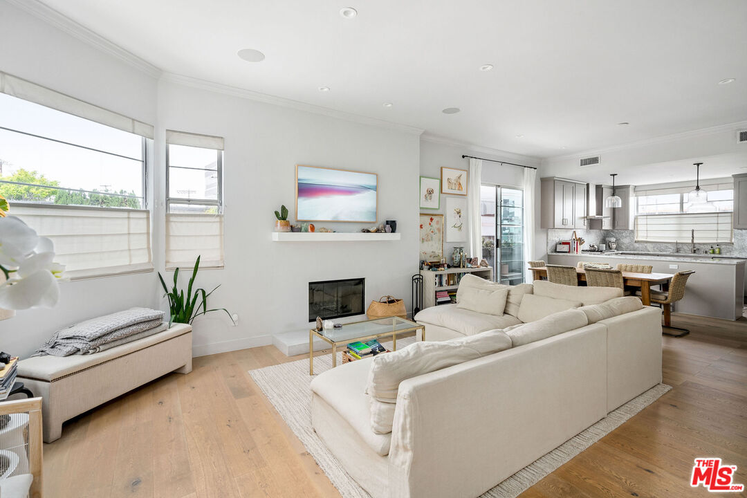 7912 Blackburn Ave Unit: 11