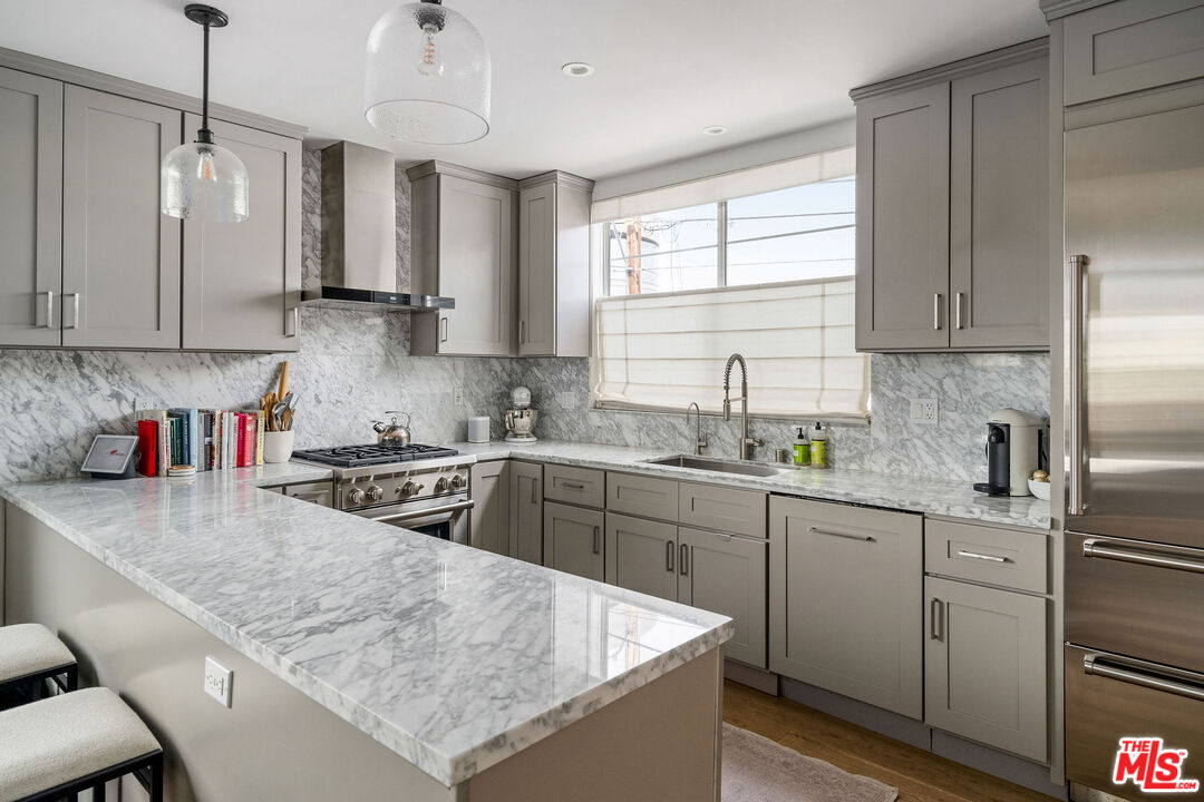 7912 Blackburn Ave Unit: 11