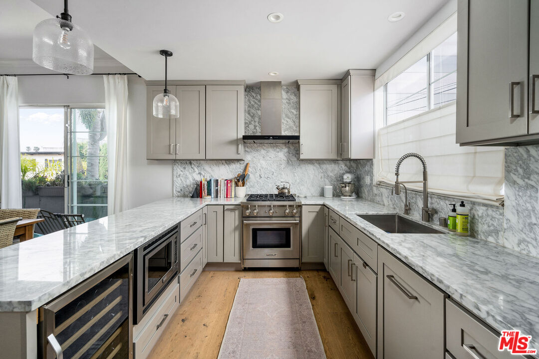 7912 Blackburn Ave Unit: 11