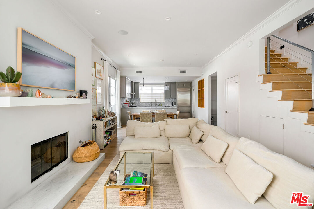 7912 Blackburn Ave Unit: 11