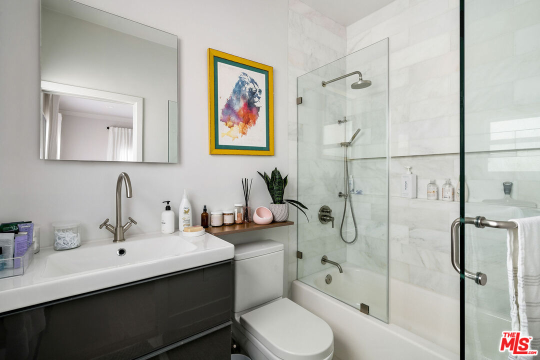 7912 Blackburn Ave Unit: 11