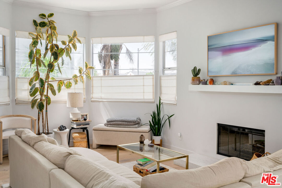 7912 Blackburn Ave Unit: 11