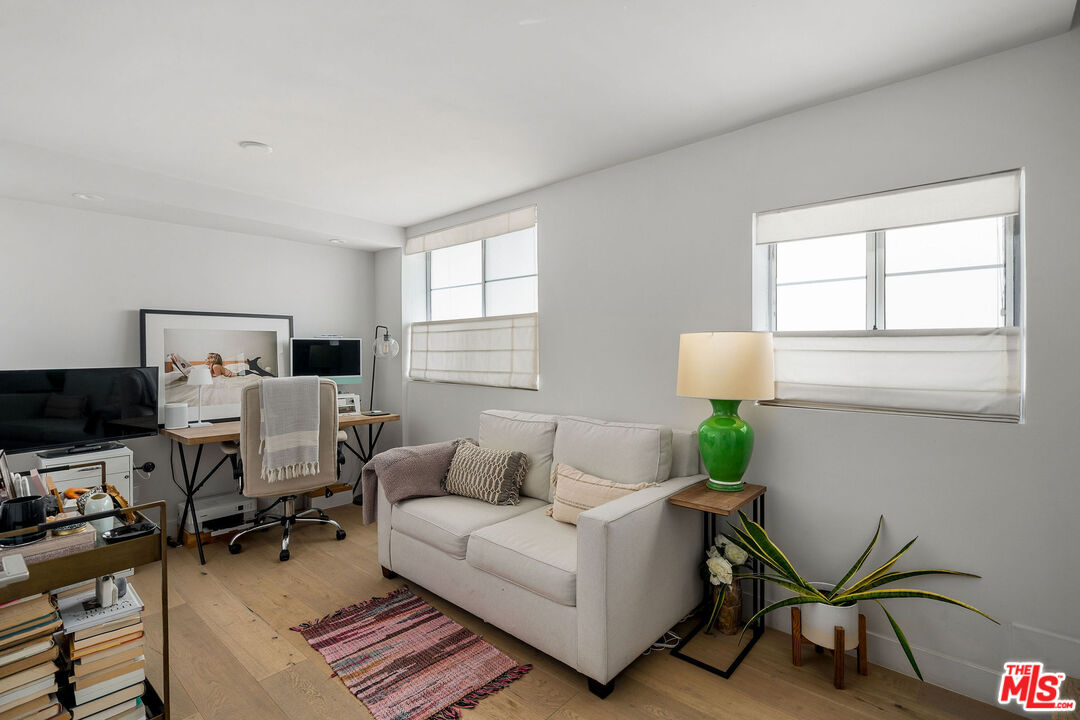 7912 Blackburn Ave Unit: 11