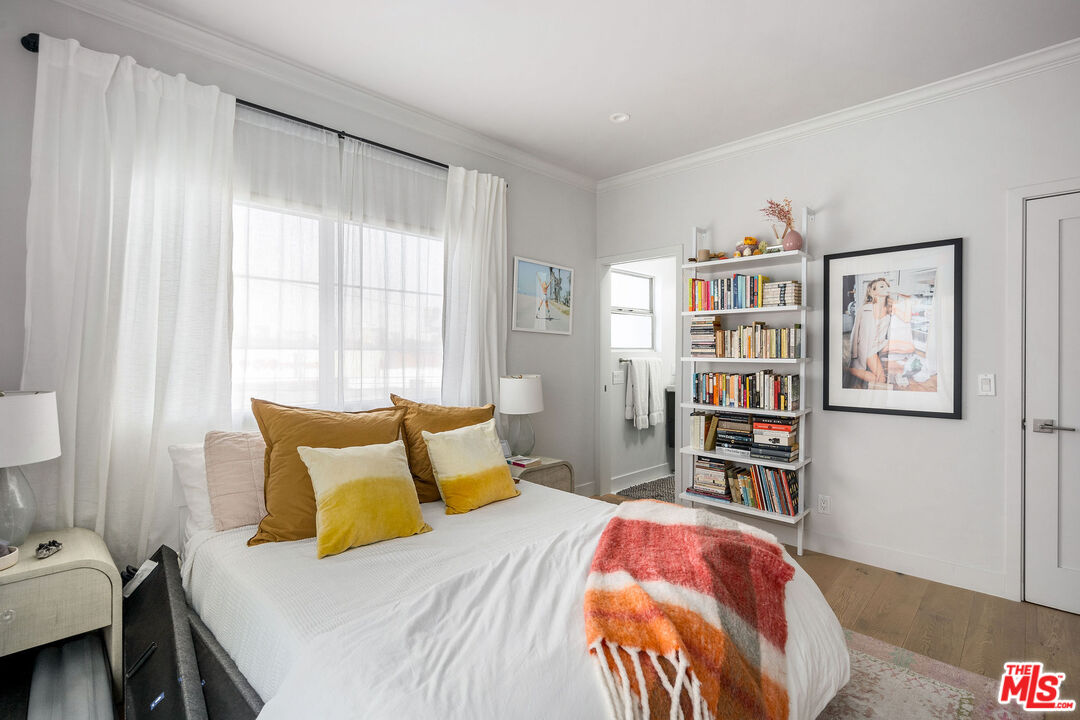 7912 Blackburn Ave Unit: 11
