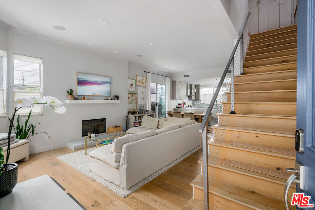 7912 Blackburn Ave Unit: 11
