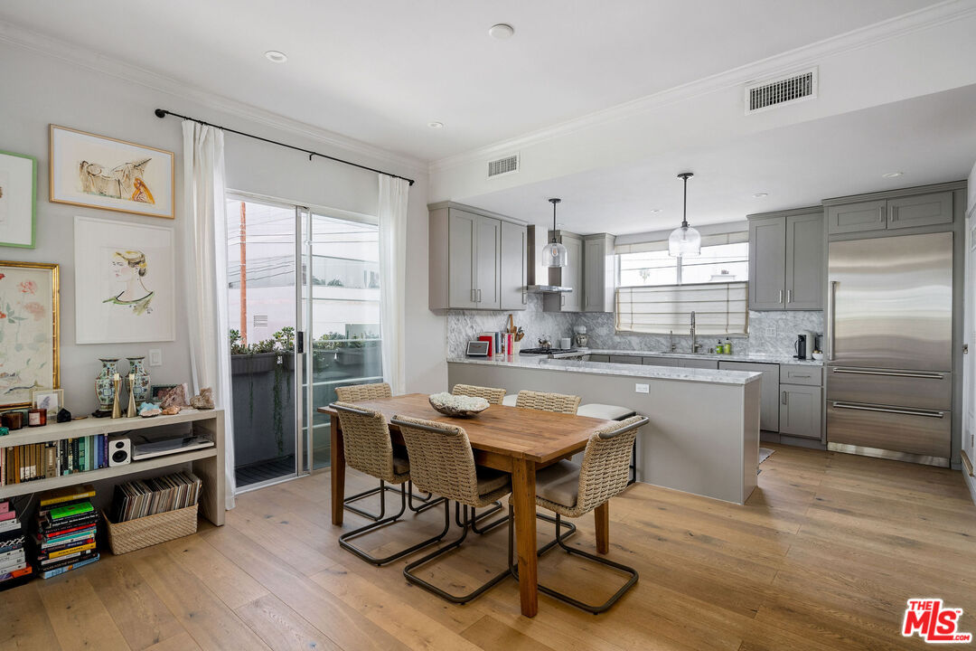 7912 Blackburn Ave Unit: 11