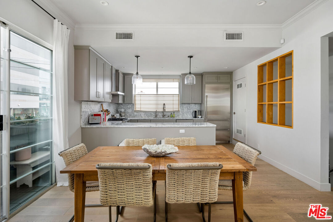 7912 Blackburn Ave Unit: 11
