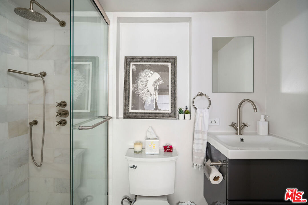 7912 Blackburn Ave Unit: 11