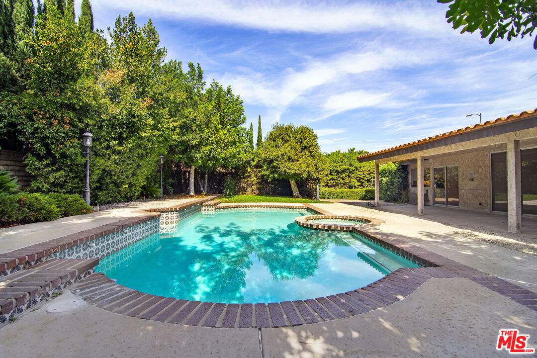 9853 Melvin Ave