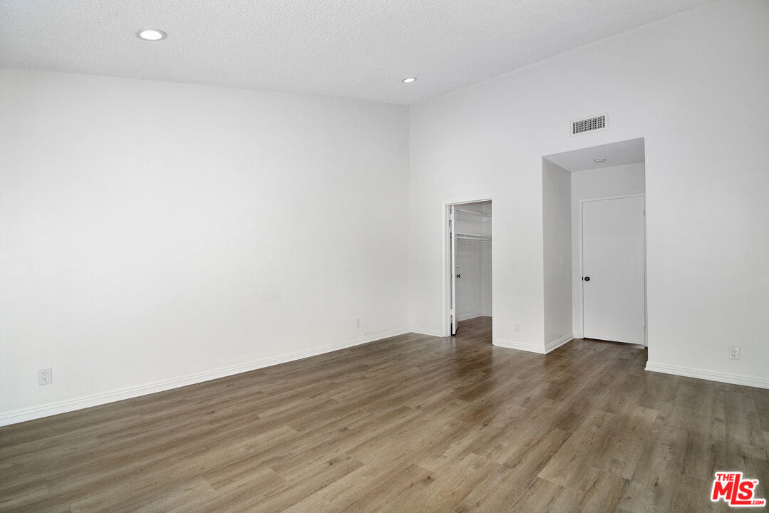 9853 Melvin Ave