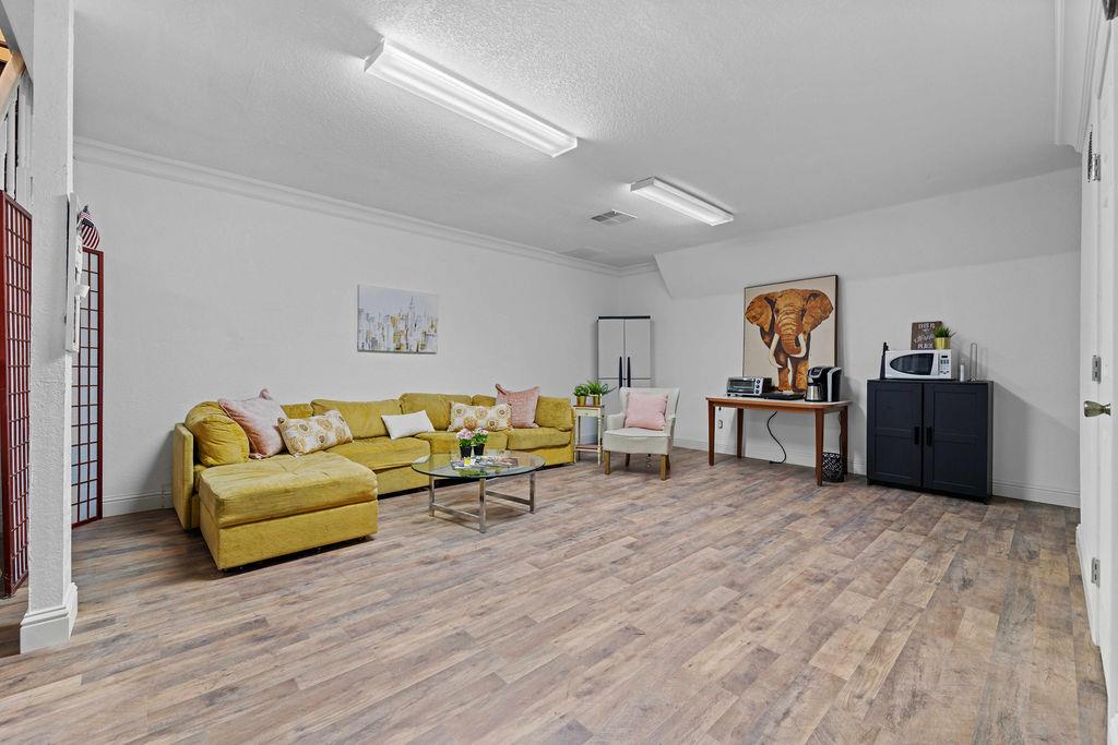 250 Meridian Avenue