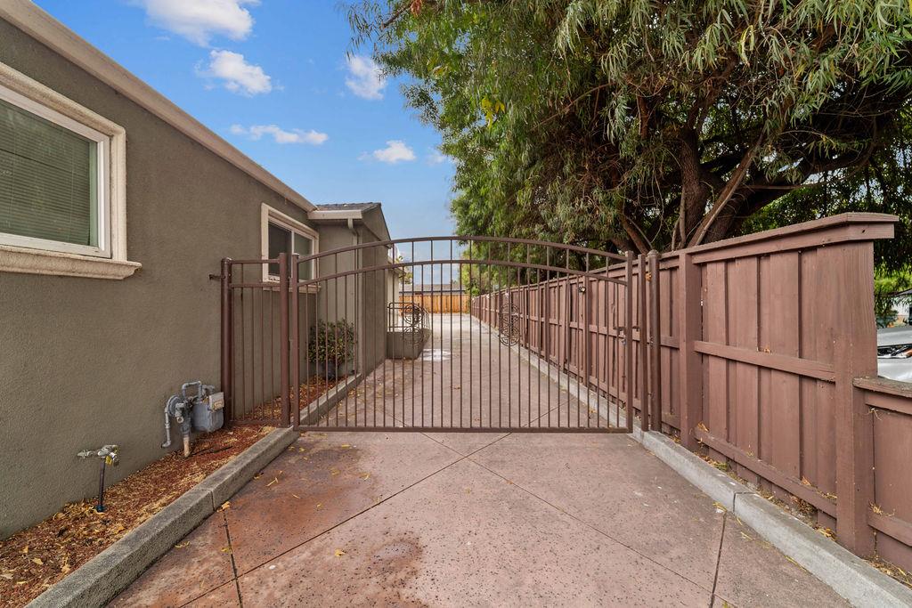 250 Meridian Avenue