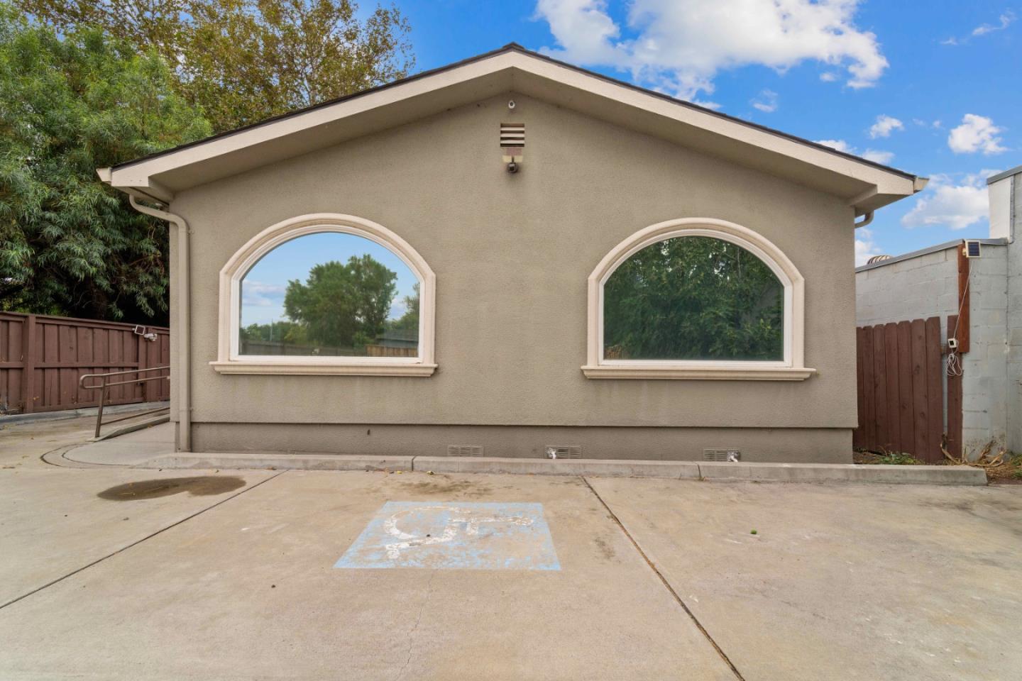 250 Meridian Avenue