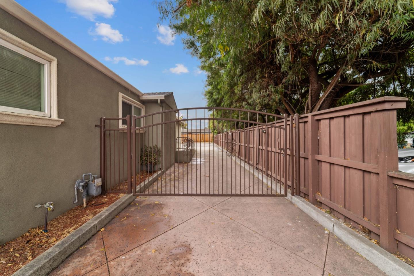 250 Meridian Avenue