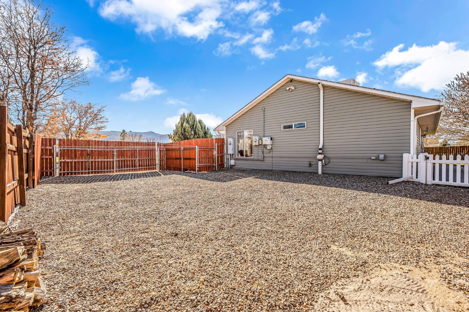 862 Henry Circle
