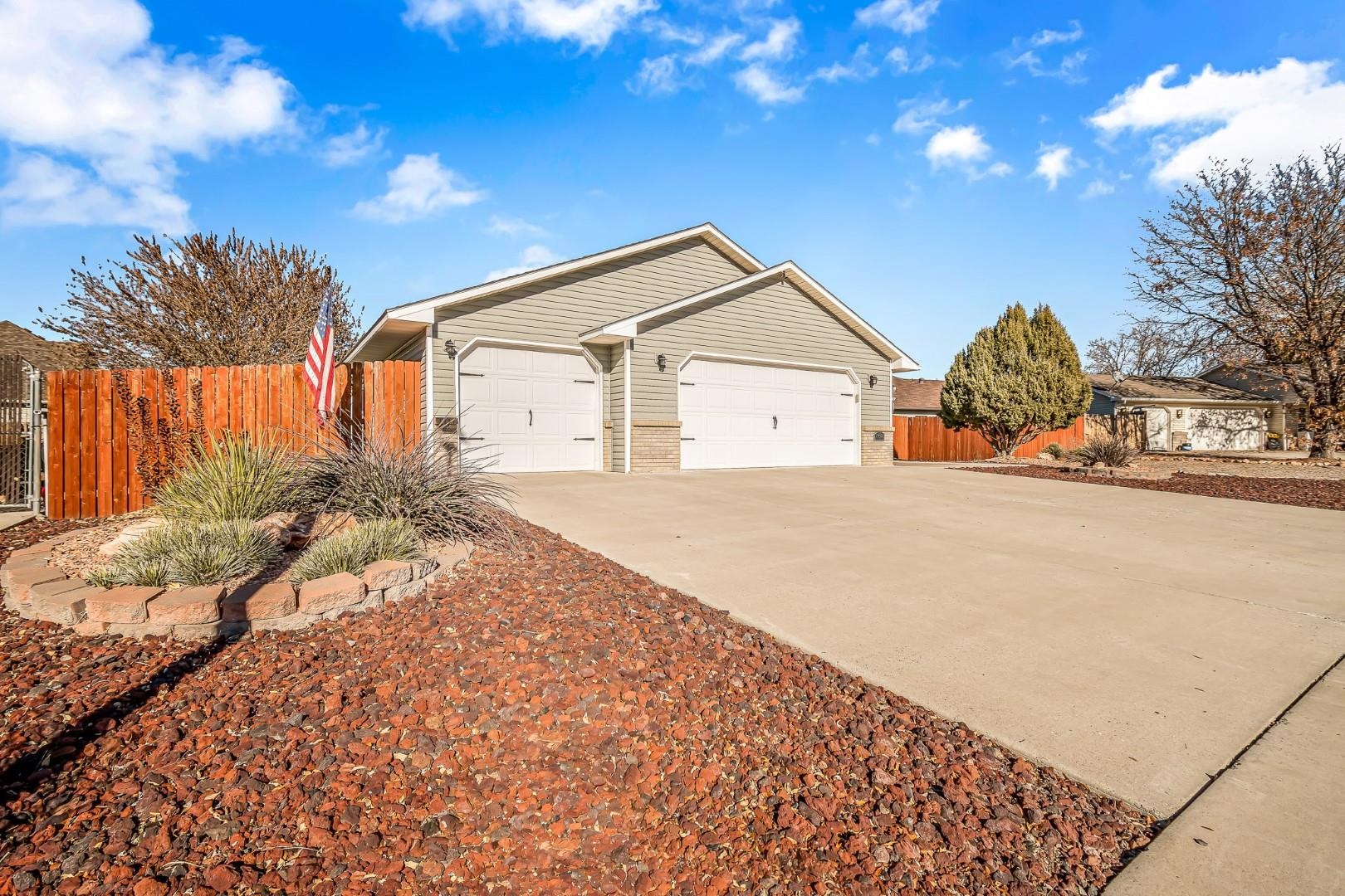 862 Henry Circle
