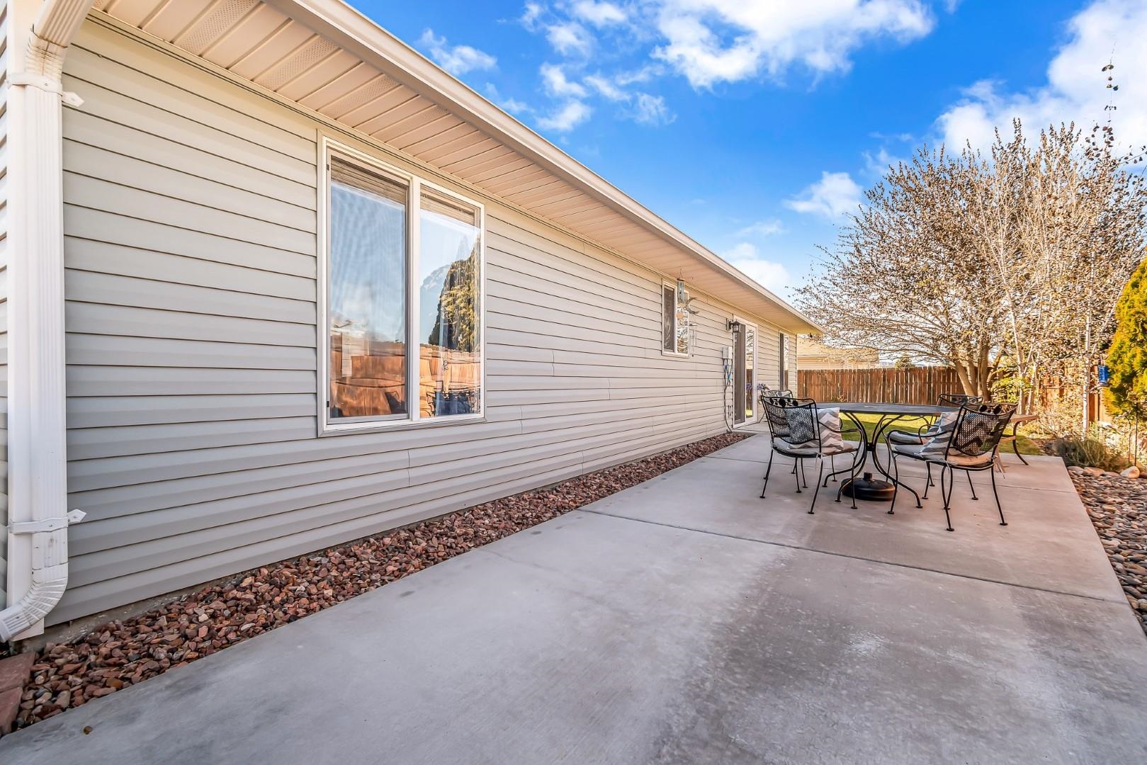 862 Henry Circle
