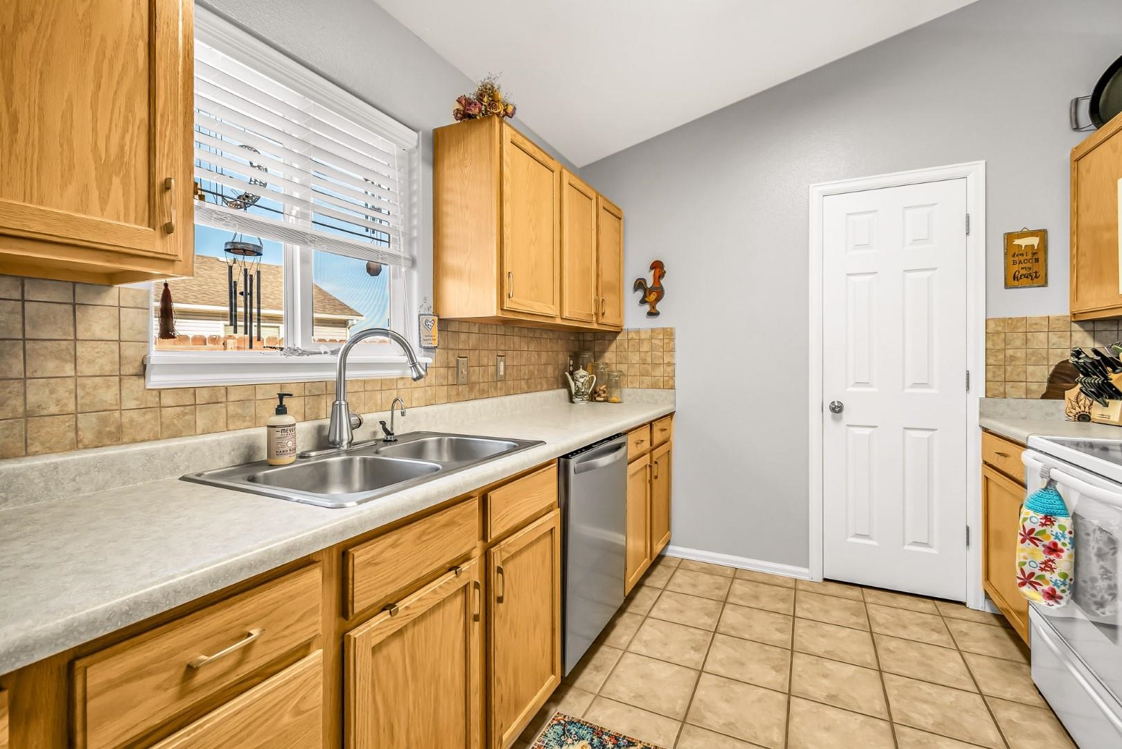 862 Henry Circle
