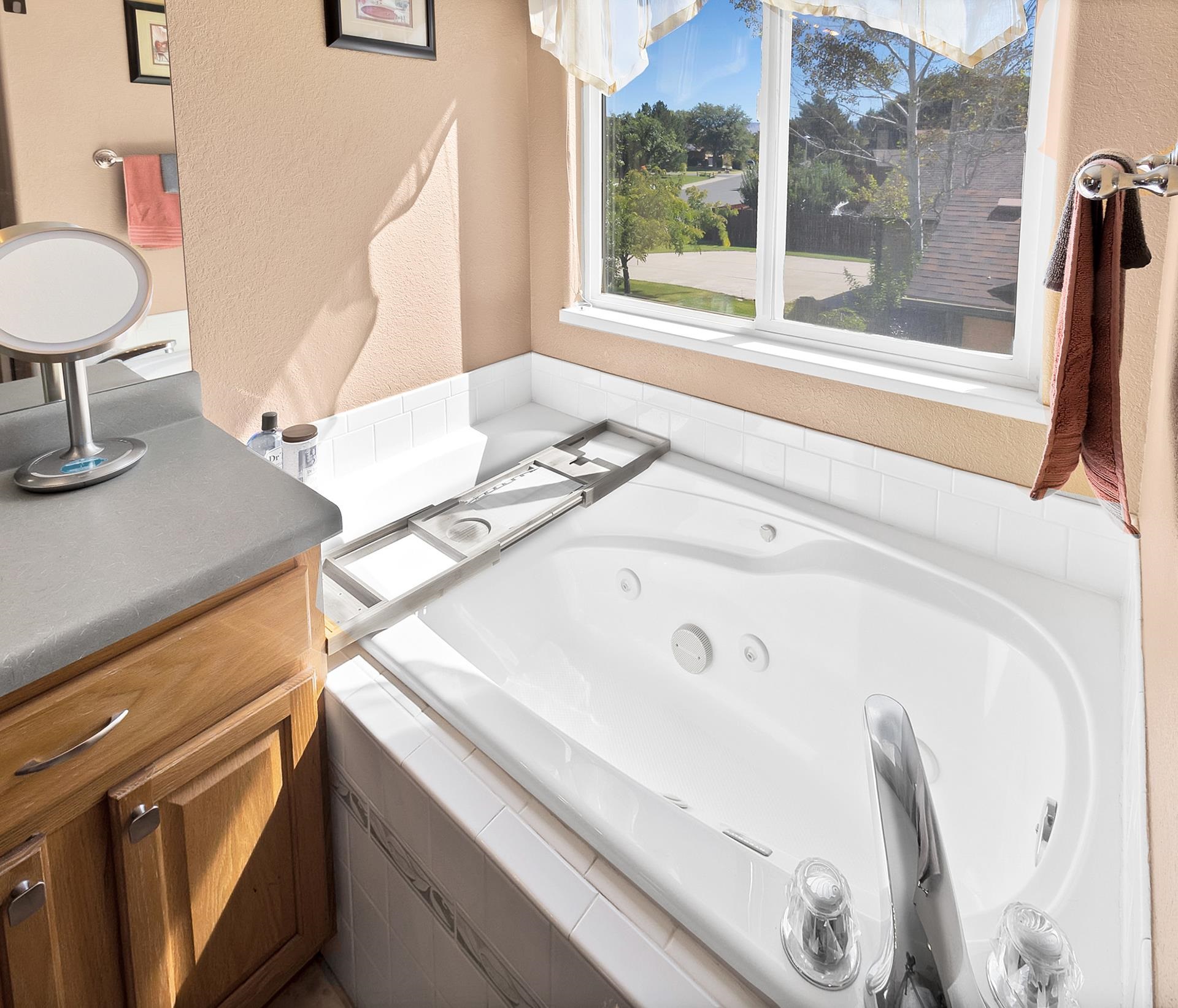 1937 Hawthorne Avenue