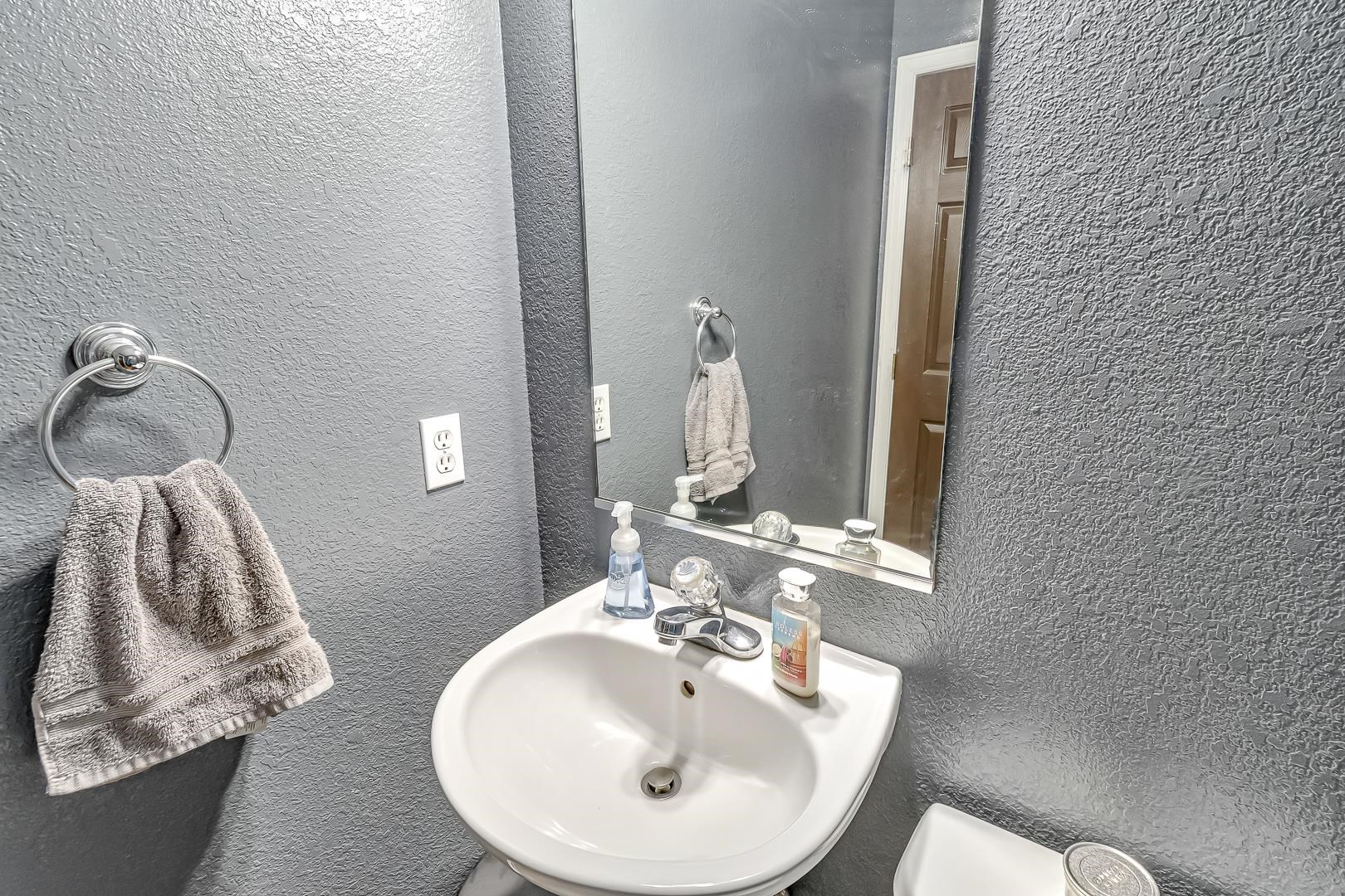 1937 Hawthorne Avenue