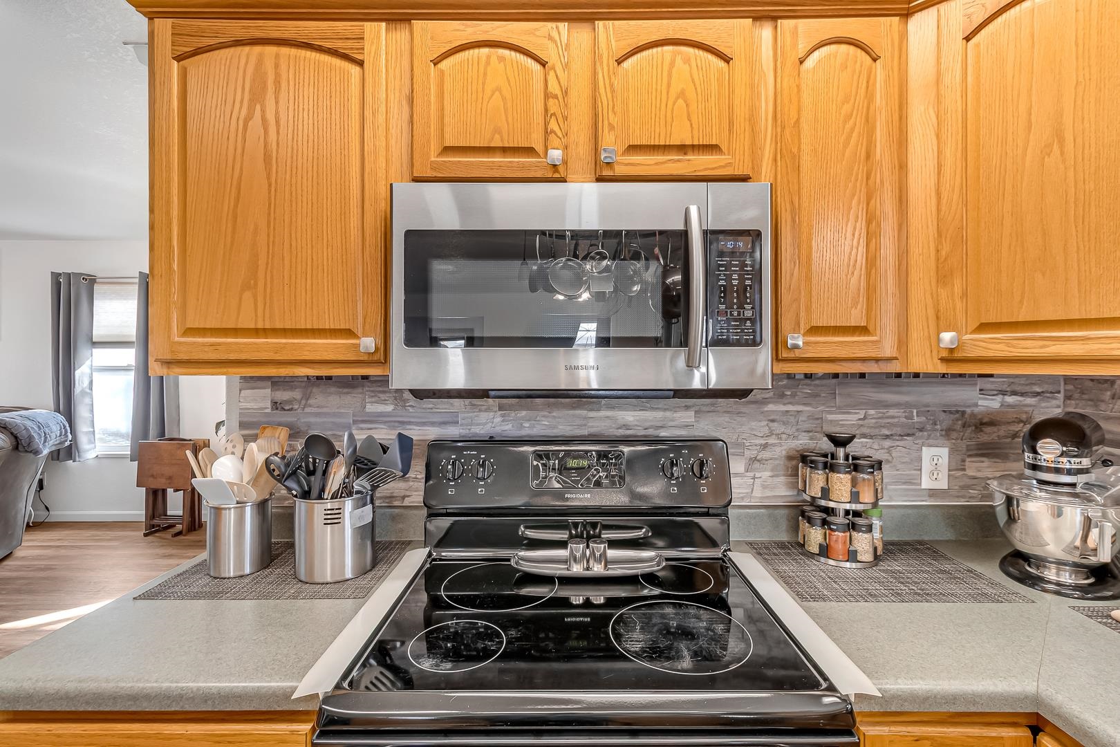 1937 Hawthorne Avenue