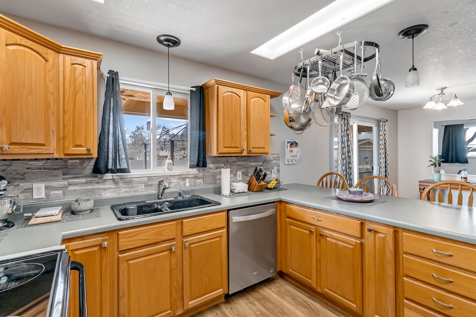 1937 Hawthorne Avenue