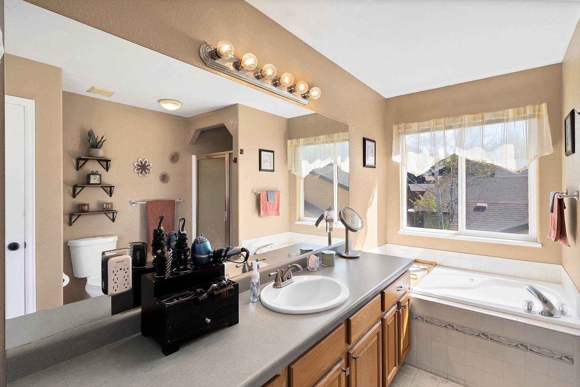 1937 Hawthorne Avenue