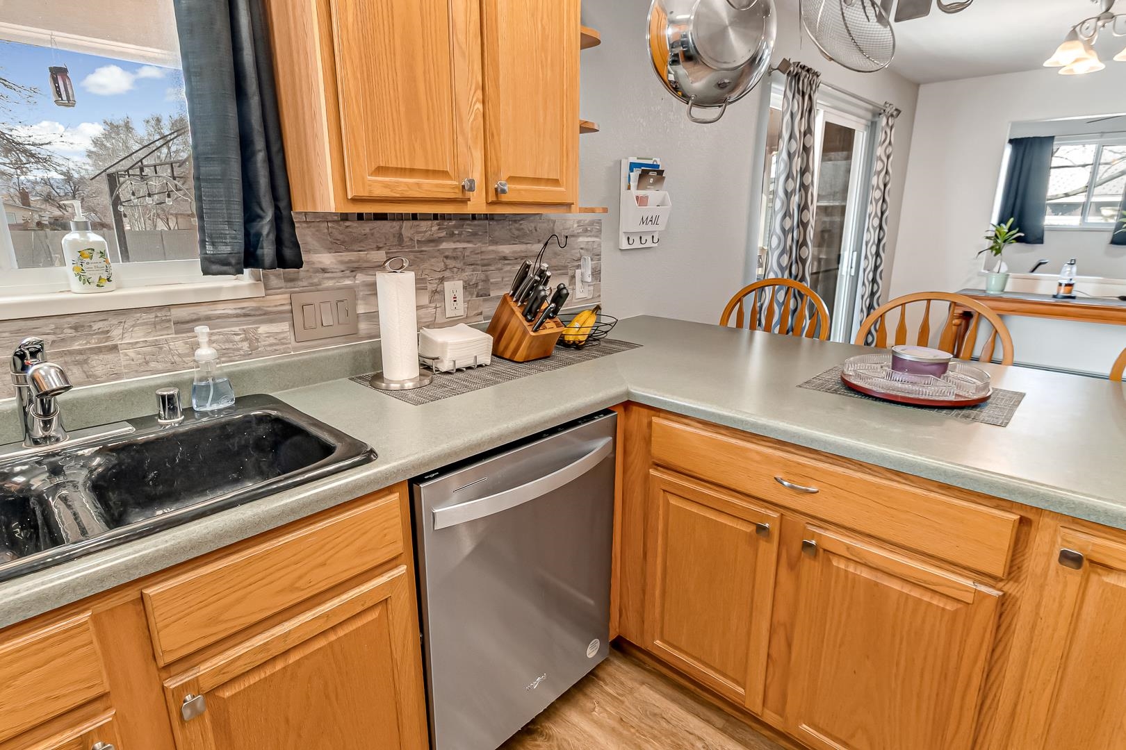 1937 Hawthorne Avenue